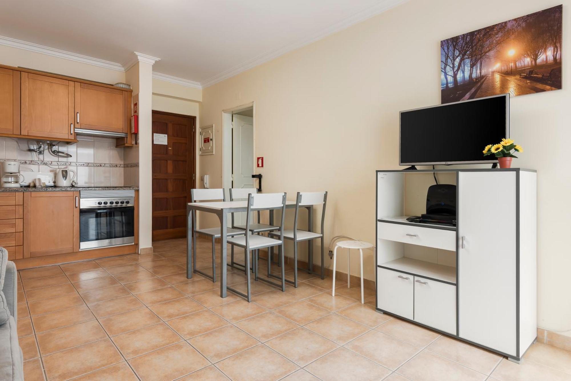 Jaune - 50 Meters To The Beach - Quarteira Extérieur photo